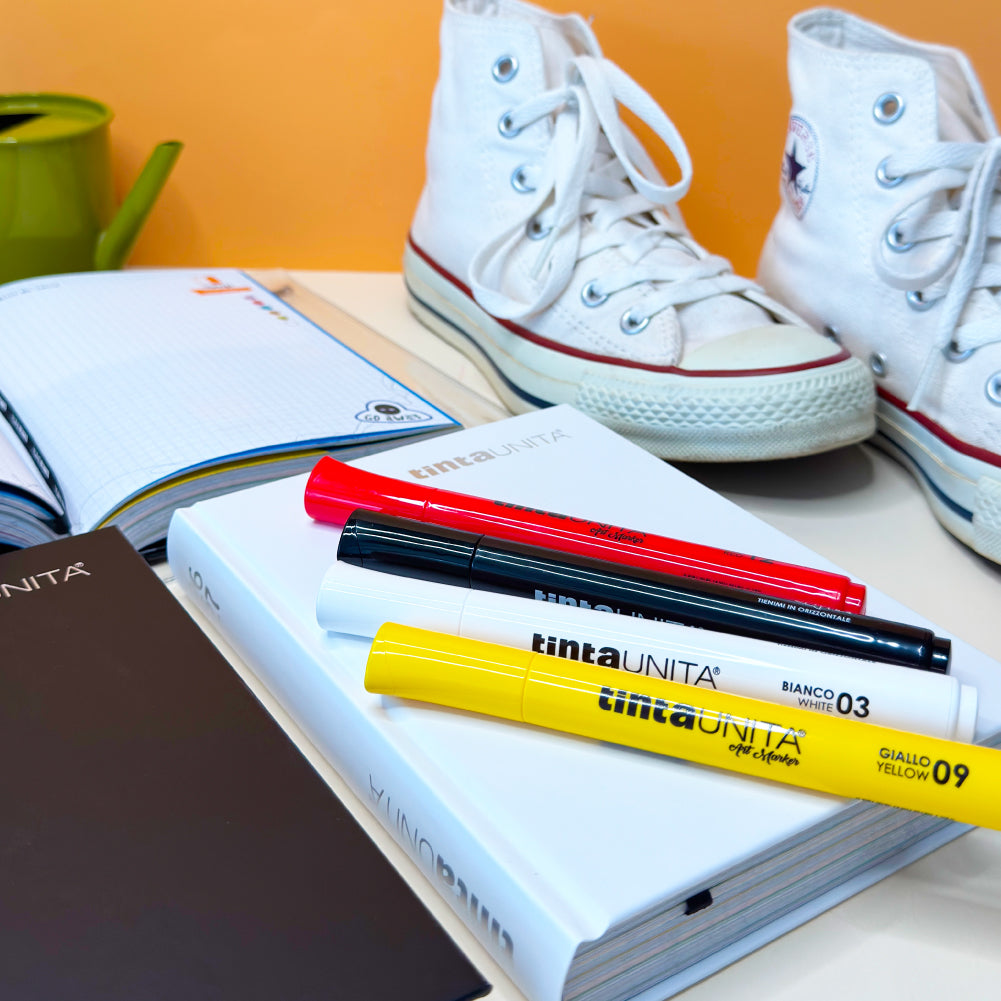 Diario TintaUnita nero 16 Mesi Con Copertina + 4 Art Marker