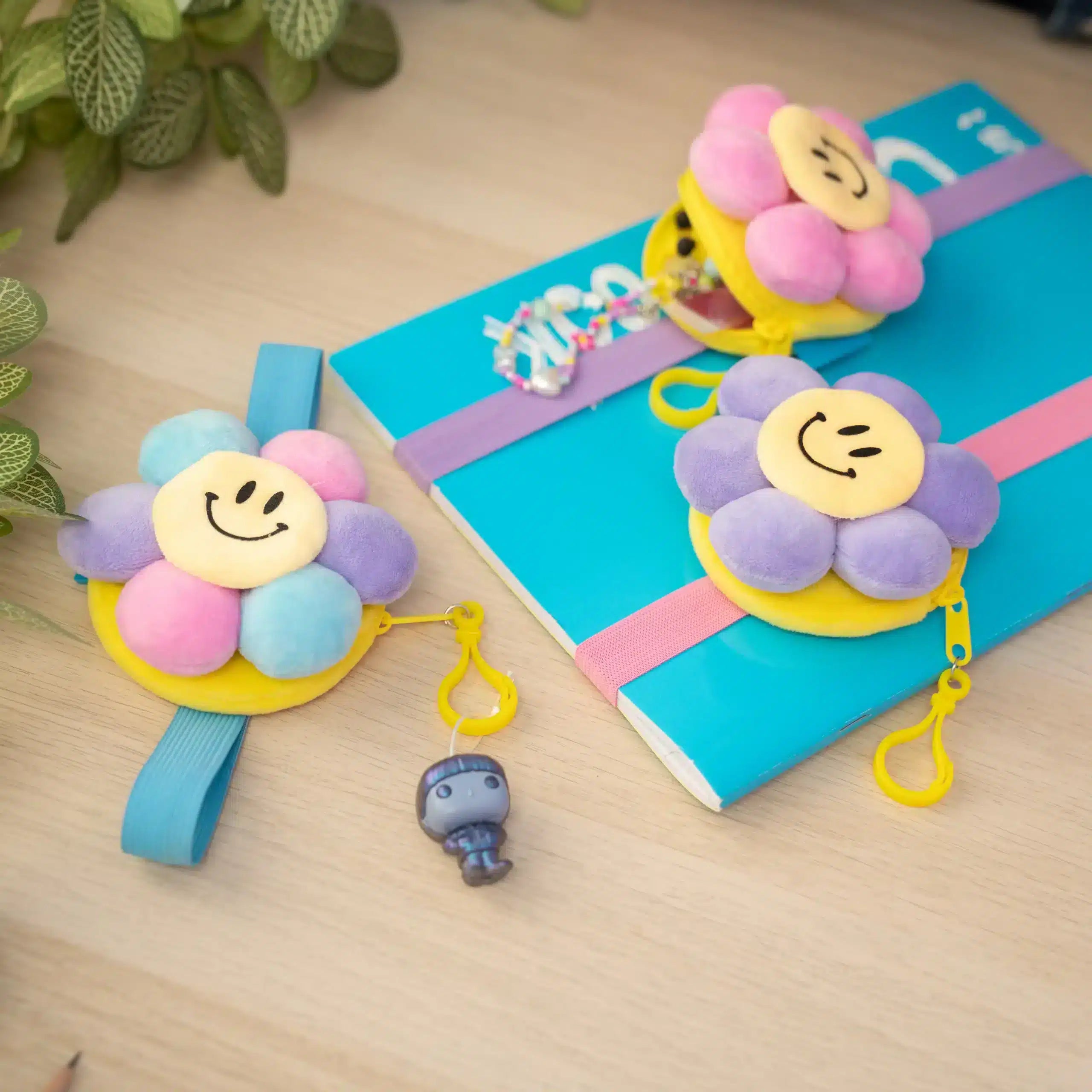 Daisy Pocket: Elastico per quaderni con tasca portaoggetti - Colourbook